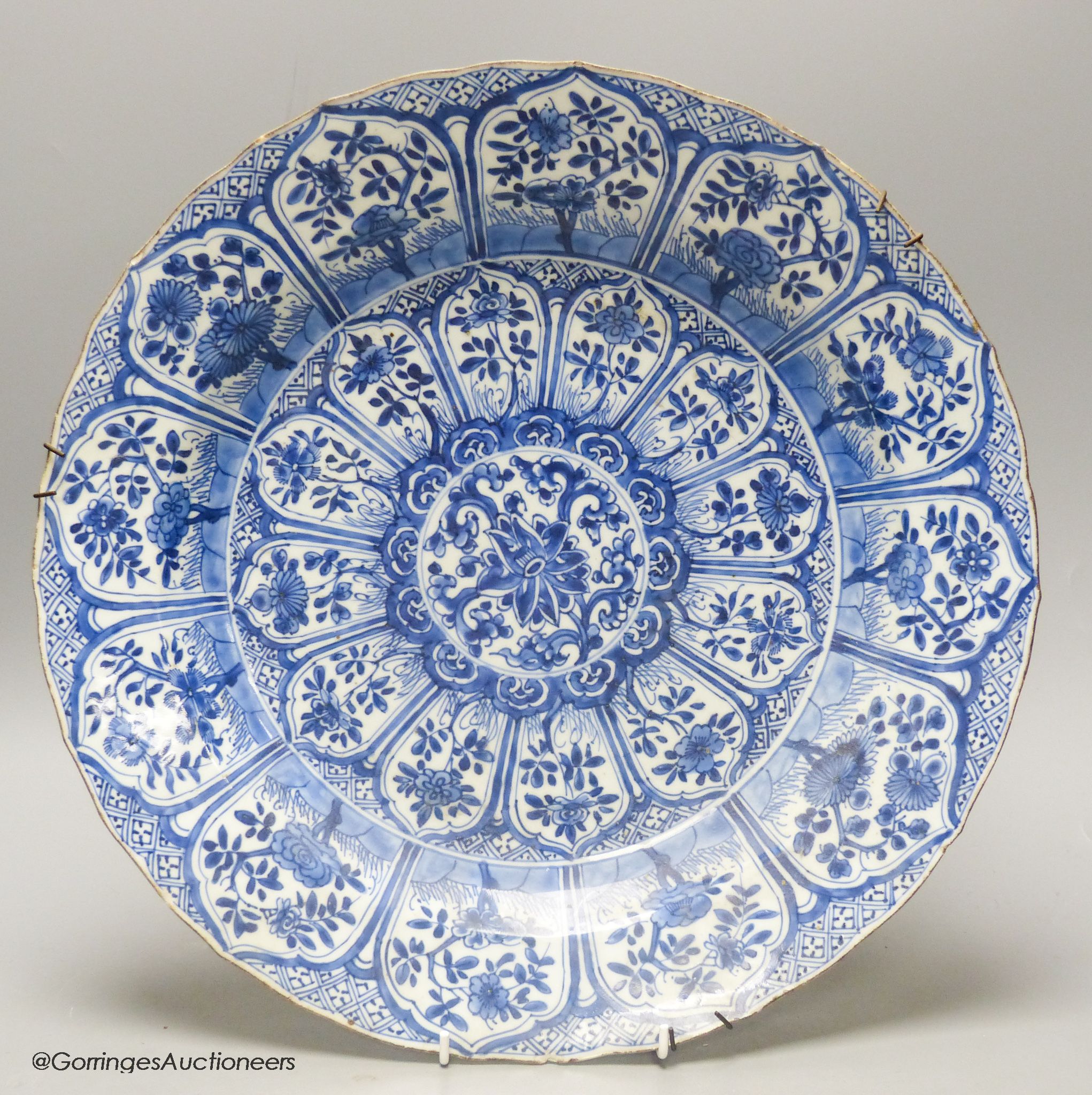 A Chinese Kangxi blue and white charger, 37cm diameter. 38cm